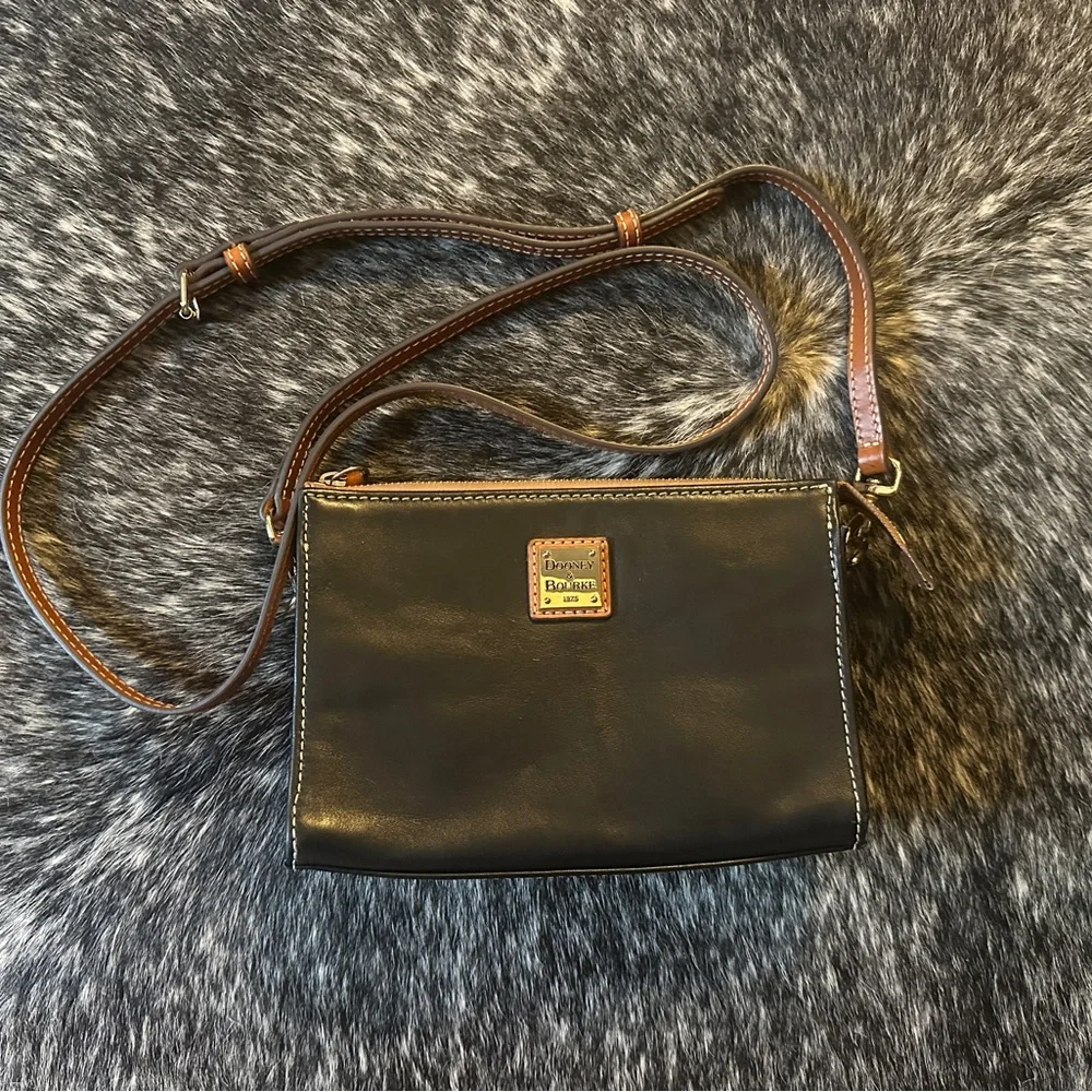 Dooney & Bourke Black Leather Shoulder Bag - Picture 2 of 7